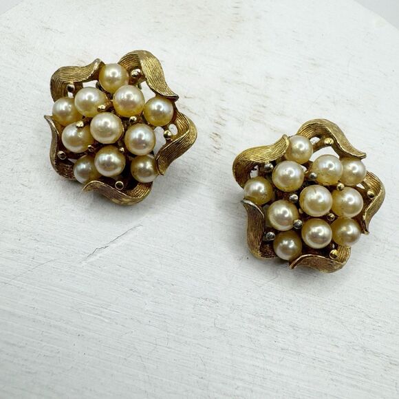 Panetta Pearl Cluster Flower Clip On Earrings Retro Mid Century Gold Tone Signed - Picture 1 of 9